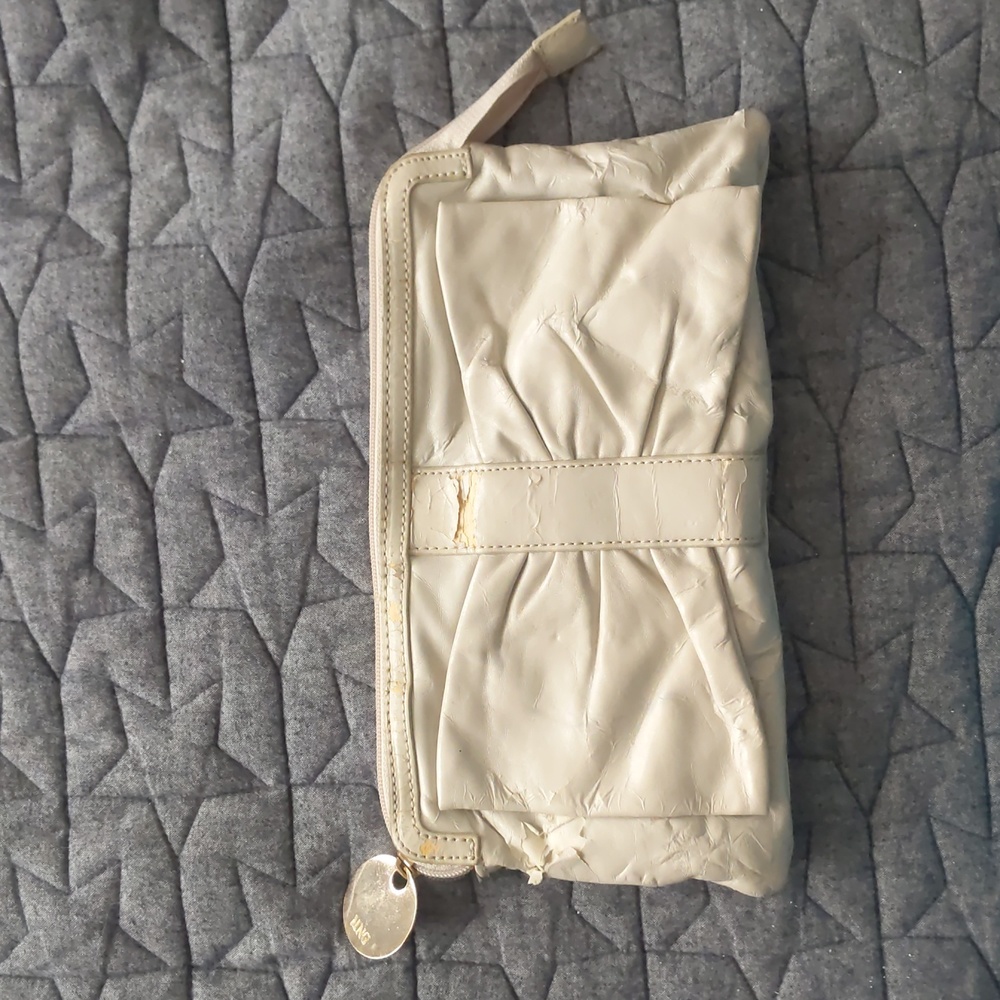 Vintage MNG zip clutch